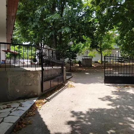 Avli Kókkinon Nerón