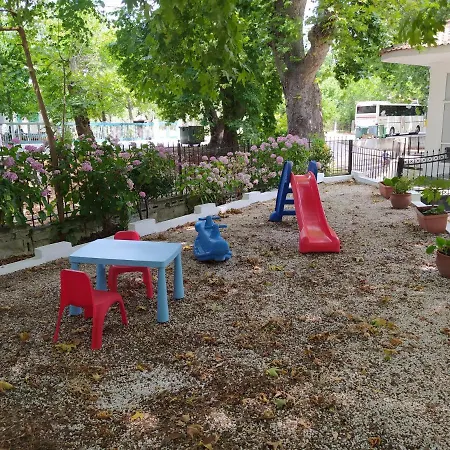 Avli Kókkinon Nerón
