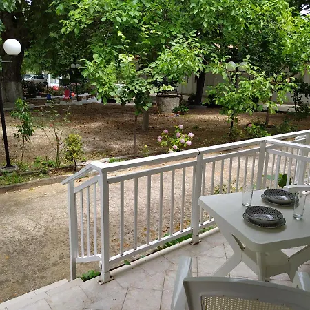 Aparthotel Avli Kokkino Nero