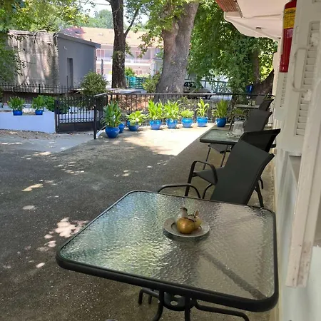 Avli Kókkinon Nerón