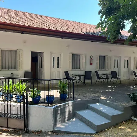 Lägenhetshotell Avli Kókkinon Nerón