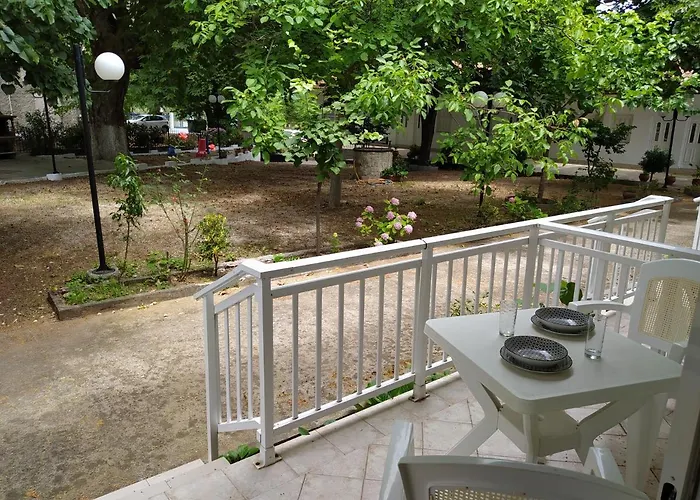 Hotel de apartamente Avli Kókkinon Nerón